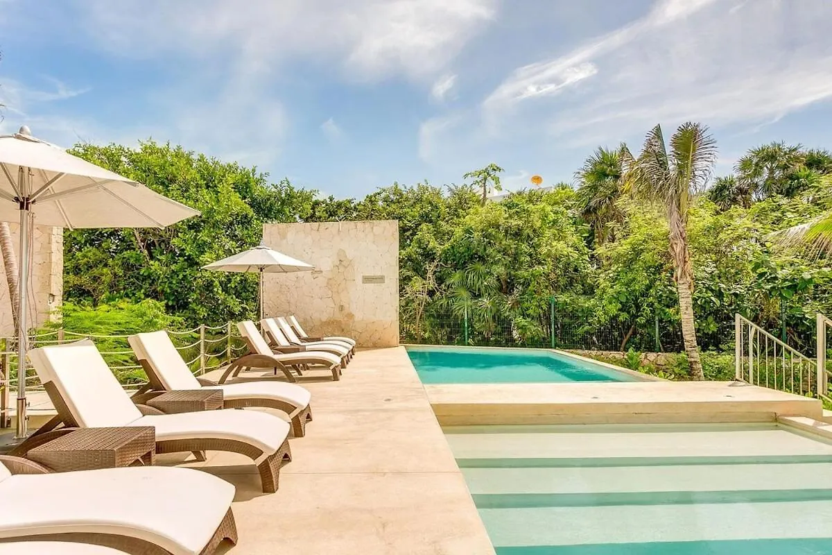 Chic Beachfront Condo Ocean View Rooftop Pools Akumal
