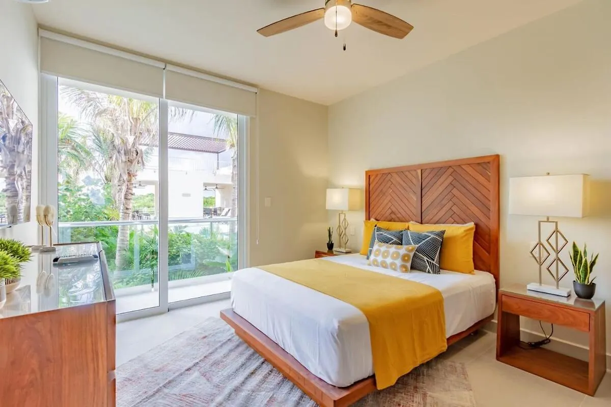 Chic Beachfront Condo Ocean View Rooftop Pools Akumal