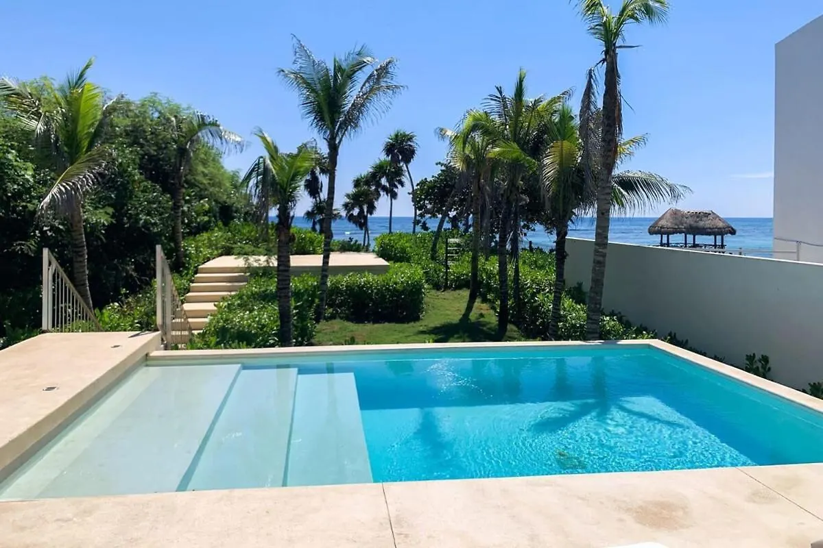 Chic Beachfront Condo Ocean View Rooftop Pools Akumal 0*,  Mexico