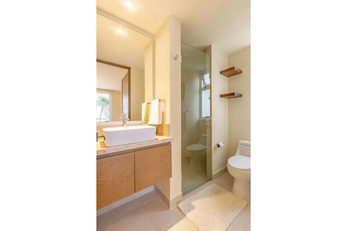 Chic Beachfront Condo Ocean View Rooftop Pools Akumal Ferienhaus