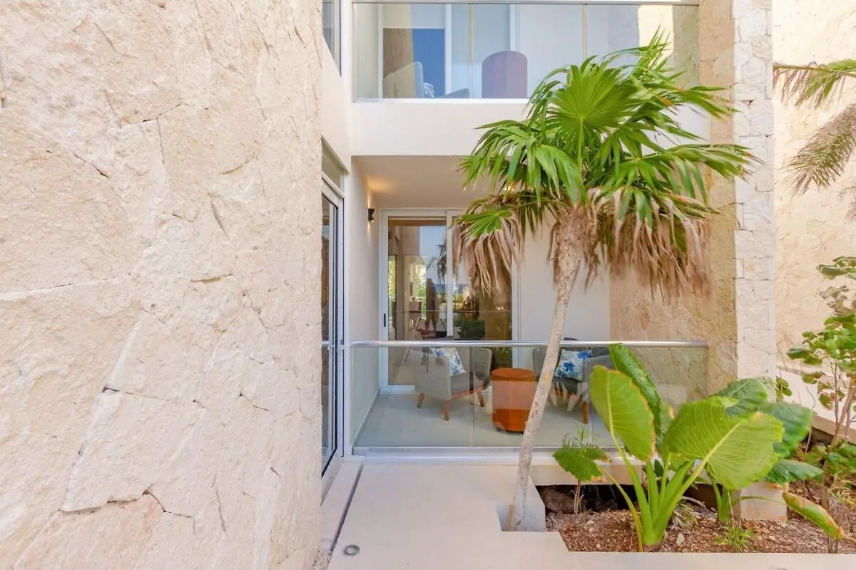 Chic Beachfront Condo Ocean View Rooftop Pools Akumal 0*,
